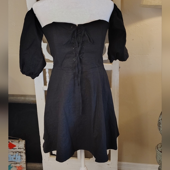 MAJORELLE Dresses & Skirts - Majorelle Revolve Off Shoulder Corset Mini Dress Size M